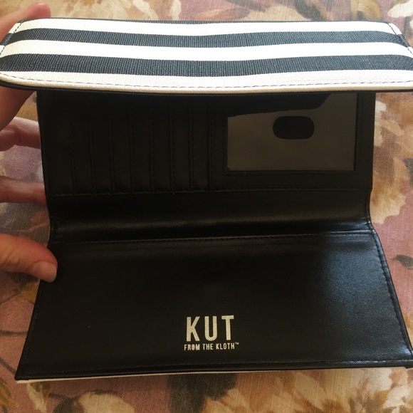 NWOT Kut from the Kloth Vegan Wallet - Picture 2 of 3